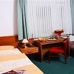Garner - Engelbertz By Ihg 3* קלן